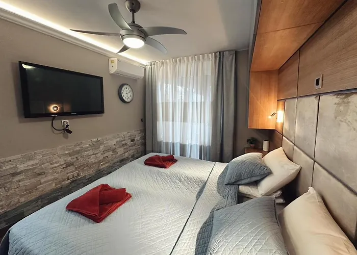 Διαμέρισμα Stylish 2-bedroom With Ac & Pool