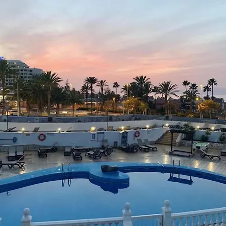 Stylish 2-bedroom With Ac & Pool
