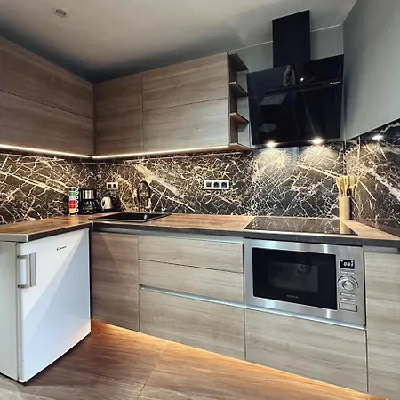 アパート Stylish 2-bedroom With Ac & Pool アロナ