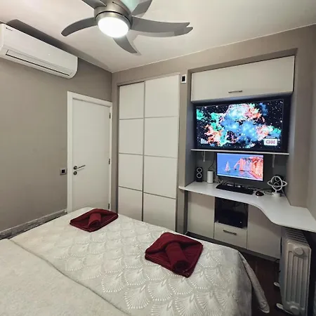 Stylish 2-bedroom With Ac & Pool Апартаменты