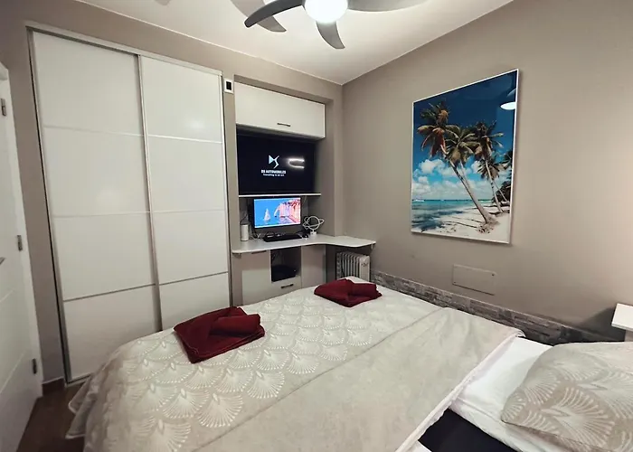 Stylish 2-bedroom With Ac & Pool アパート アロナ