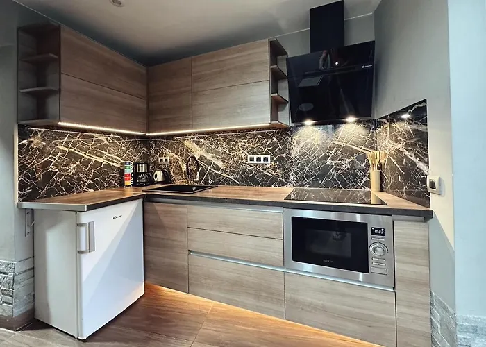 アパート Stylish 2-bedroom With Ac & Pool アロナ