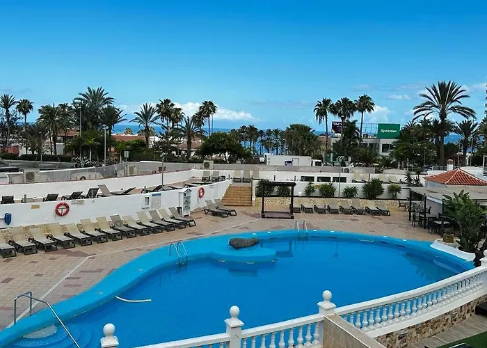 Stylish 2-bedroom With Ac & Pool * アロナ