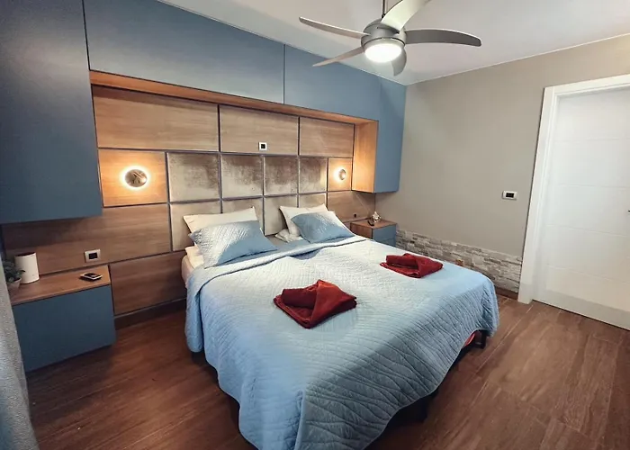 Stylish 2-bedroom With Ac & Pool アパート アロナ